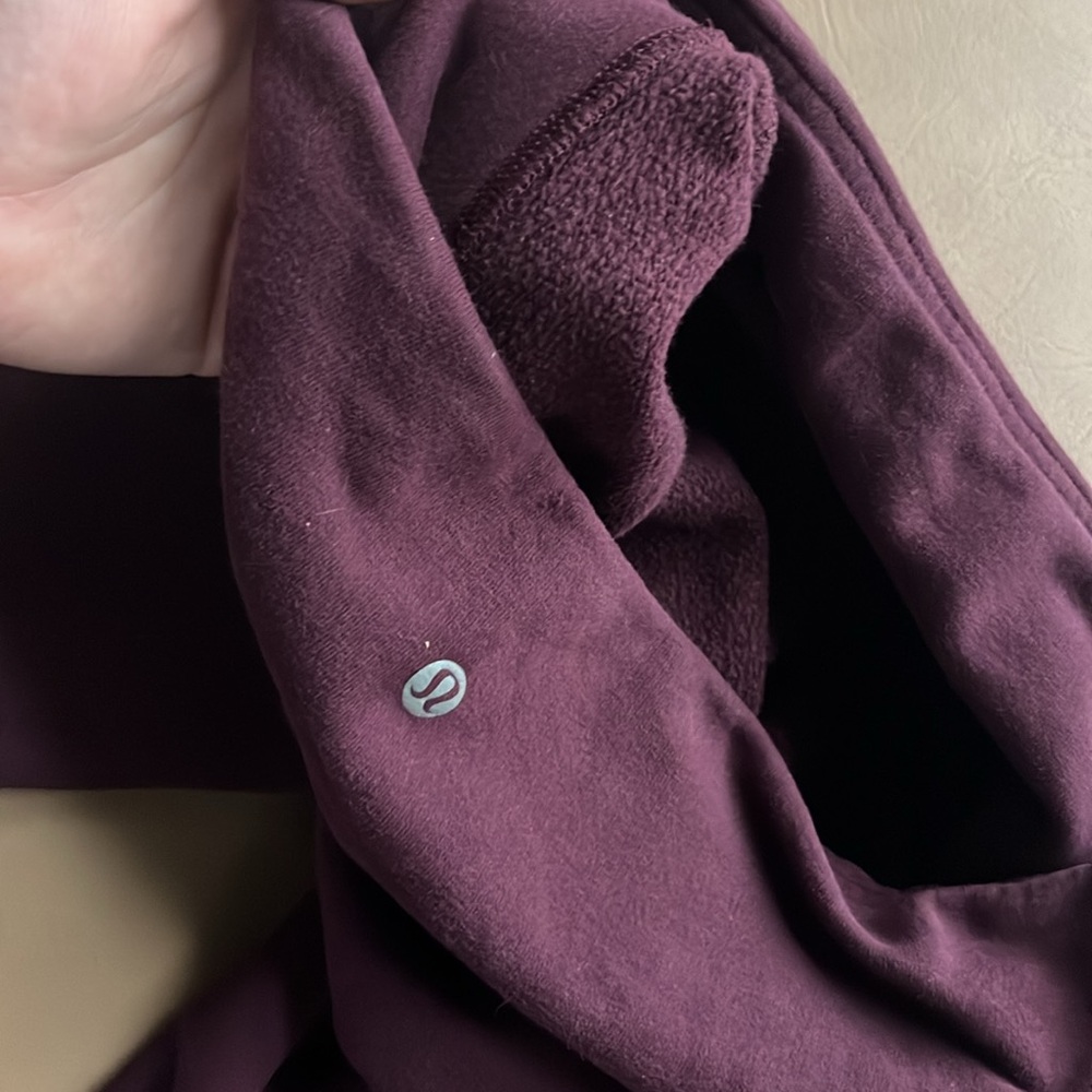 Lululemon fleece lined legging in Maroon
“Thermal tight and fast”